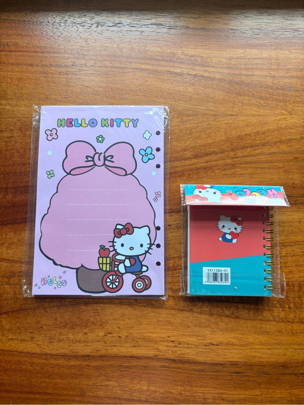 Hello Kitty Notepad with Notebook Set - Picture 2 of 3